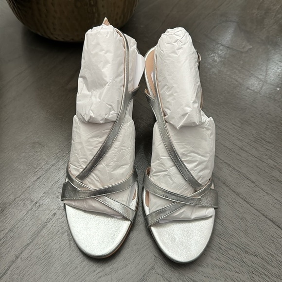 27 EDIT NATURALIZER Vanity Dress Sandal In Silver - Picture 4 of 7